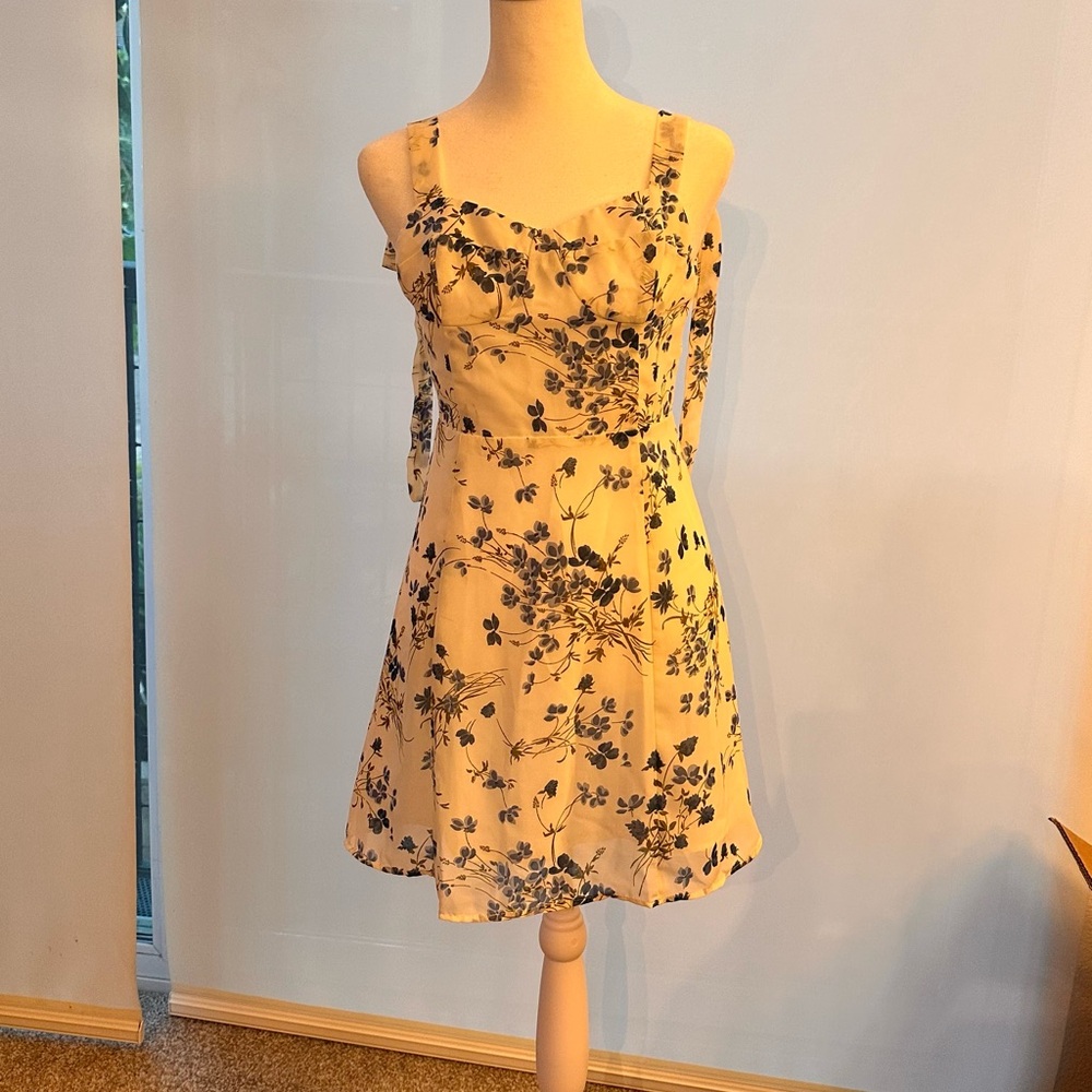 Tie strap floral blue and cream dress